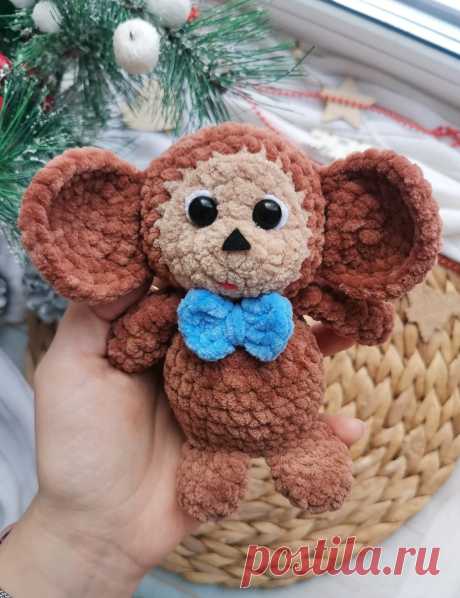 PDF Чебурашка крючком. FREE crochet pattern; Аmigurumi toy patterns. Амигуруми схемы и описания на русском. Вязаные игрушки и поделки своими руками #amimore - плюшевый Чебурашка из детского мультфильма Крокодил Гена и его друзья, маленький чебурашка из плюшевой пряжи.