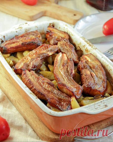 Не устоять: запеченная свиная грудинка с овощами Есть такие продукты на прилавках магазинов, которые хозяйки не замечают или намерено обходят. К примеру, куриная печень, а ведь из нее можно приготовить массу потрясающих блюд. Свиной грудинке тоже не…