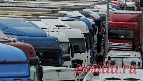 Польша ввела ограничения на проезд границы для ряда украинских дальнобойщиков. Власти Польши ввели ограничения на проезд границы для фур с Украины без разрешения на международные грузовые перевозки. Об этом сообщает пресс-служба Государственной таможенной службы Украины. &quot;С 00:00 1 июля 2024 года польской ...