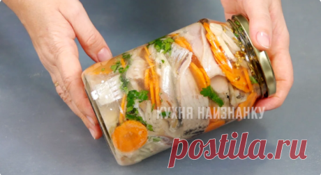 Простая, но очень вкусная закуска из селедки на праздничный стол. Даже на 2-х кусочках остановиться нереально