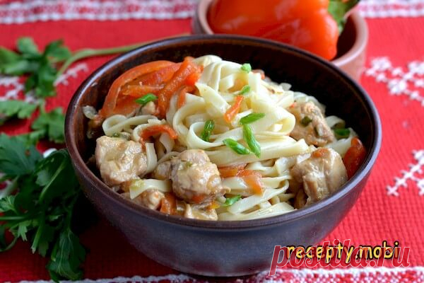 Лапша Вок с курицей и овощами

✅ Ингредиенты:
▫ куриное филе - 250 г;
▫ лапша - 120 г;
▫ соевый соус - 5 ст. л;
▫ перец сладкий - 50 г (1/2 шт.);
▫ лук - 80 г;
▫ морковь - 80 г;
▫ чеснок - 1 зубчик;
▫ зеленый лук - 2 стебля;
▫ имбирь сухой - 0,5 ч. л;
▫ масло растительное - 3 ст. л;
▫ соль;
▫ вода - 0,5 стакана (стакан объемом 200 мл).