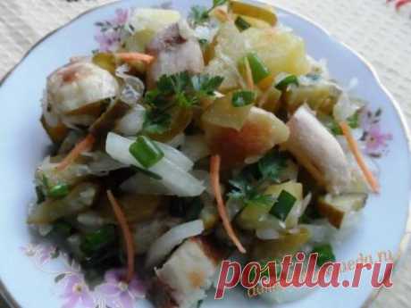 Салат из печеного картофеля и солений