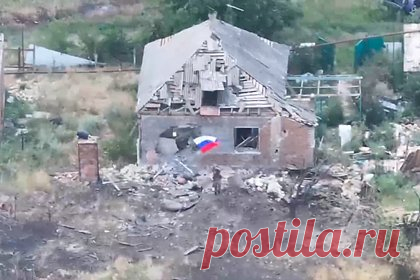 Установка российского флага в Часовом Яре попала на видео