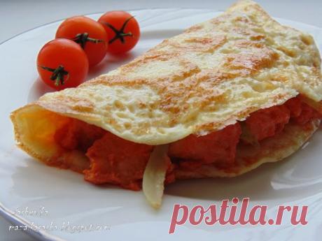 Бризоль с бефстроганоф и маринованными огурчиками