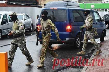ФСБ задержала жительницу Луганска по подозрению в шпионаже. ФСБ задержала жительницу Луганска, собиравшую информацию о Вооруженных силах России для украинской разведки. С октября 2022 года женщина собирала данные о дислокации российских военных и подразделений Народной милиции ЛНР. Она делала это по заданию лица, действовавшего в интересах ГУР МОУ.