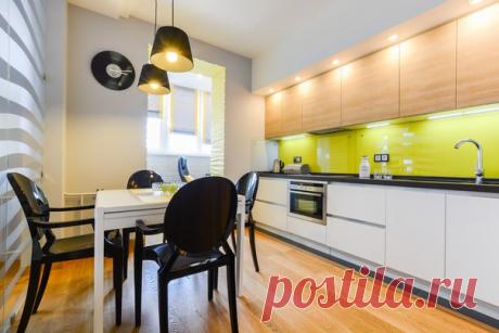 Двухкомнатная квартира с кабинетом на лоджии Контрастная желто-черная отделка и декор преобразили эту двушку в подмосковной новостройке »&gt;