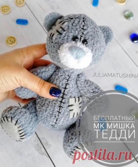 Плюшевый Мишка Тедди крючком: серо-голубое облачко нежности Этот плюшевый Мишка Тедди, связанный крючком, — настоящее воплощение доброты и уюта. Мягкий серо-голубой оттенок делает его особенно трогательным: он будто создан для того, чтобы обнимать, укладывать спать и дарить чувство спокойствия.Игрушка получается объёмной, тактильной и...