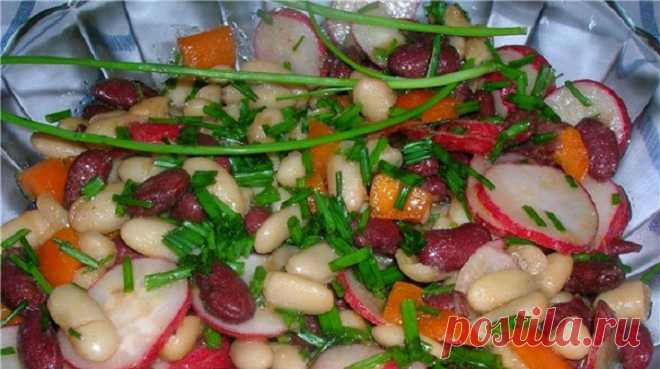 Салат «Две фасольки» Это один из самых простых, но вкусных и полезных салатов. Попробуйте! Он понравится даже тем, кто не любит фасольку.