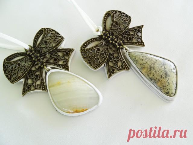 Самоцветы в коже