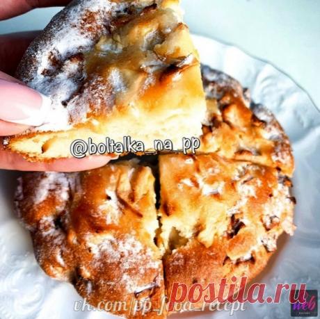 ДИЕТИЧЕСКАЯ ШАРЛОТКА
Ингредиенты:
- хлопья овсяные – 100 г
- куриные яйца – 4 шт.
- мёд – 1 ст.л.
- разрыхлитель – 1 ч.л.
- яблоки – 5 шт.
- корица, ваниль – по вкусу
Приготовление:
1. Смолоть хлопья блендером или кофемолкой(не обязательно)
2. Взбить яйца в глубокой ёмкости.
3. Всыпать в смесь перемолотые хлопья, разрыхлитель, мед.
4. Корицу и ваниль добавить по желанию и вкусу.
5. Яблоки необходимо очистить, нарезать дольками или квадратиками (как удобно).
6. Залить тесто...