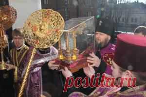 Русская линия / Новости / В Сумы прибыл ковчег со Страстными Святынями
