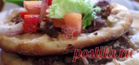 турецкая лепешка Lahmacun Лахмаджун - сок капает, салат хрустит...