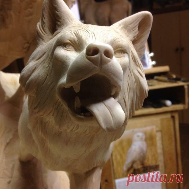 Какие невероятные скульптуры можно научиться делать, если посвятить резьбе по дереву более 30 лет | АРТИзба | Яндекс Дзен