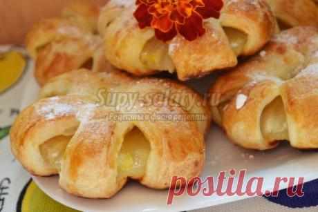Хризантемы из слоеного теста с ананасами. Рецепт с пошаговыми фото