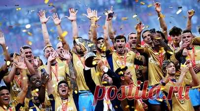 Без единого удара в створ: «Зенит» обыграл ЦСКА в серии пенальти и завоевал Суперкубок России по футболу. «Зенит» взял верх над ЦСКА и в рекордный, восьмой раз выиграл Суперкубок России по футболу. В основное время команды не отметились забитыми мячами, причём петербуржцы ни разу не смогли потревожить Игоря Акинфеева и уступили по общему числу ударов по воротам со счётом 4:15. Однако в серии пенальти своё мастерство продемонстрировал Михаил Кержаков. Голкипер дважды выручил свою команду и был…