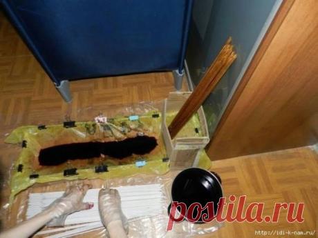 Окрашивание газетных трубочек