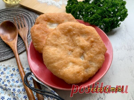 Беляши с мясом на сковороде
✅ Ингредиенты:
▫️ 270 г муки пшеничной;
▫️ 200 мл воды;
▫️ 1 ч. л. быстродействующих дрожжей;
▫️ 2 ч. л. сахара;
▫️ 2 ст. л. растительного масла;
▫️ 250 г фарша говяжьего;
▫️ 2 луковицы;
▫️ 1 ч. л. молотого перца;
▫️ 1 ст. л. соли.