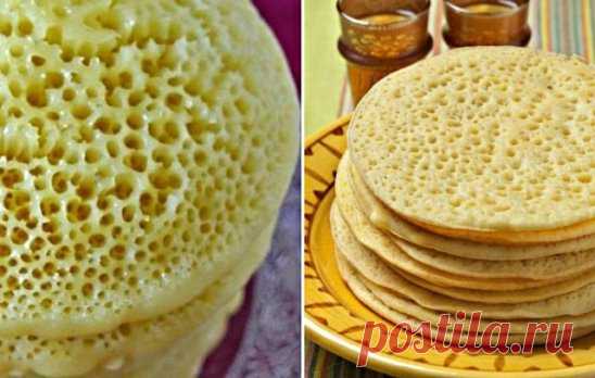 МАРОККАНСКИЕ БЛИНЫ ИЗ ПЕННОГО ТЕСТА:
1000 и 1 дырочка на поверхности. Как же давно я искала именно этот рецепт!
ОЧЕНЬ вкусные да ещё с этим сладким соусом мммм пальчики оближешь ! Воздушные и нежные, как облако!
В ингредиентах нет ничего экзотического, продукты все знакомые и привычные. Мука, масло, желтки, манка…
Кстати, манку рекомендуем сначала смолоть в кофемолке, но не в пыль:
мелкие крупинки должны всё-таки остаться. Блины жарятся лишь с одной стороны, переворачивать их не нужно.
Издели