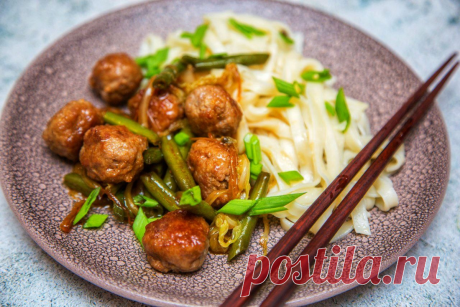 Недорого, просто, вкусно. Фрикадельки по-китайски с лапшой
Думаете, чем накормить капризных домашних? Предложите им что-нибудь китайское. На самом деле китайцы вкусно едят. Необычные продукты, конечно, используют, но есть масса рецептов адаптированных под запросы наших, русских (и европейских) желудков. И в этих рецептах ни летучих мышек, ни экзотического гуано не наблюдается. Их просто знать...
Читай дальше на сайте. Жми подробнее ➡