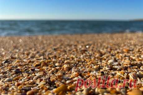 Ураган в Крыму привел к крупнейшему за 60 лет отливу в Геническе. В городе в Херсонской области в ночь на 27 ноября отмечались перебои со связью и электричеством.