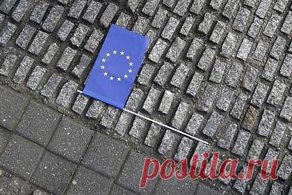 Украинский телеведущий сбежал в Европу после саммита ЕС. Украинский ведущий «24 канала» Алексей Печий принял решение остаться в Европе после завершения саммита ЕС 14-15 декабря, на который получил аккредитацию. Свое решение он мотивировал необходимостью поддерживать информационную борьбу за республику из-за рубежа, однако его работодатель назвал это побегом.