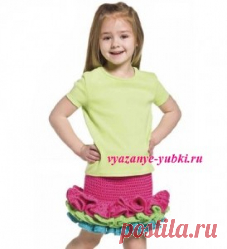 Вязаная юбка для девочки крючком с разноцветными воланами