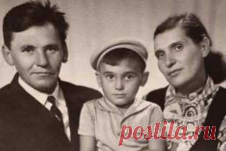 Актер, режиссер и политический деятель: каким был Сергей Пускепалис. 20 сентября на 57-м году жизни в ДТП погиб заслуженный артист России, худрук Ярославского академического драматического театра им. Федора Волкова Сергей Пускепалис. История его жизни и карьеры — в фотогалерее РБК