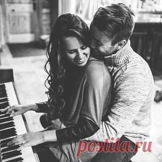 Привыкайте счастливыми быть!
Просыпаться с улыбкой лучистой…
И со взглядом, по детскому, чистым,
Привыкайте друг друга любить…

Научитесь плохое не звать,
Предвещая заранее беды…
Вы ведите другие беседы…
Научитесь душой расцветать…

Привыкайте добро замечать
И ценить то, что жизнью даётся…
И за счастьем бежать не придётся…
Будет счастье за вами бежать!

Полностью, в подробнее...