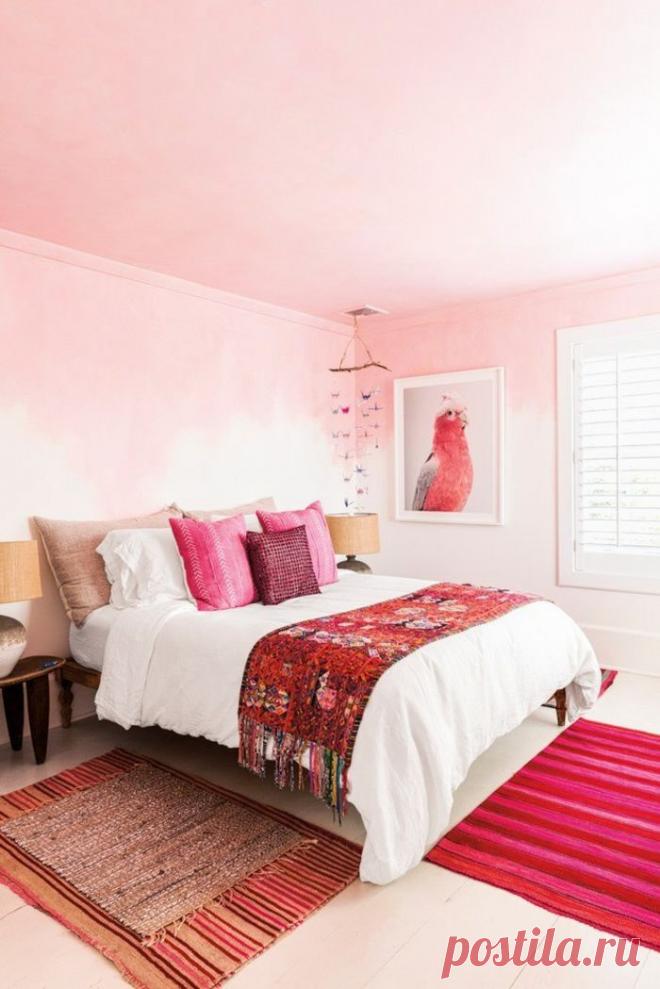 Цвет огня, страсти и опасности в спальне – почему бы и нет?