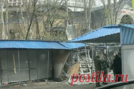 ВСУ ударили дроном-камикадзе по шиномонтажу в Донецке. В результате происшествия пострадал один из сотрудников.