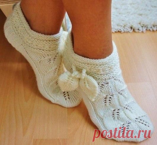 Ажурные носочки-следки спицами