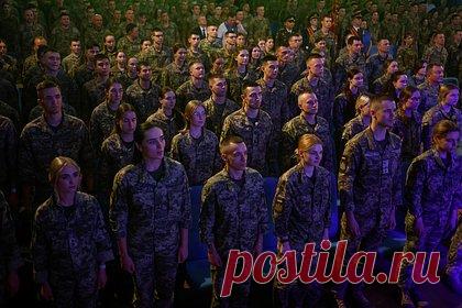 На Украине заявили об установке в каждом городе пунктов для вручения повесток. По всей Украине до конца декабря установят пункты пропуска для вручения повесток. Об этом заявил бывший советник мэра Ивано-Франковска, командир Вооруженных сил Украины (ВСУ) Назарий Кишак. По его словам, ребят на фронте нужно заменить. Официально информация о появлении пунктов не подтверждена.