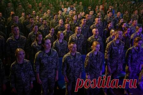 На Украине заявили об установке в каждом городе пунктов для вручения повесток. По всей Украине до конца декабря установят пункты пропуска для вручения повесток. Об этом заявил бывший советник мэра Ивано-Франковска, командир Вооруженных сил Украины (ВСУ) Назарий Кишак. По его словам, ребят на фронте нужно заменить. Официально информация о появлении пунктов не подтверждена.