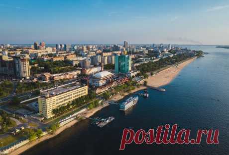👪 + 🚍 = ⛱ ЧТО ЗА ГОРОД САМАРА - ПОЧЕМУ ОБЯЗАТЕЛЬНО НУЖНО ЕЕ ПОСЕТИТЬ 💛💚💙 7 ВЫПУСК
Язык и местные мемы
Бывший губернатор Самарской области Николай Меркушкин превратился в местный мем. Он прославился эксцентричными и странными высказываниями. Например, предлагал Россиянам молиться, чтобы у них остались пенсии.
В Самаре встречаются слова и выражения, которые в таком значении используют только у нас:
сезонка — проездной в общественном транспорте;
курмыши — отдаленные, заброшенные места;