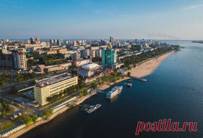 👪 + 🚍 = ⛱ ЧТО ЗА ГОРОД САМАРА - ПОЧЕМУ ОБЯЗАТЕЛЬНО НУЖНО ЕЕ ПОСЕТИТЬ 💛💚💙 7 ВЫПУСК
Язык и местные мемы
Бывший губернатор Самарской области Николай Меркушкин превратился в местный мем. Он прославился эксцентричными и странными высказываниями. Например, предлагал Россиянам молиться, чтобы у них остались пенсии.
В Самаре встречаются слова и выражения, которые в таком значении используют только у нас:
сезонка — проездной в общественном транспорте;
курмыши — отдаленные, заброшенные места;
