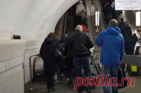 В Киеве над подтопленным тоннелем метро просели торговые павильоны. Инцидент произошел на участке между станциями «Демиевская» и «Лыбидская» Оболонско-Теремковской линии метрополитена.