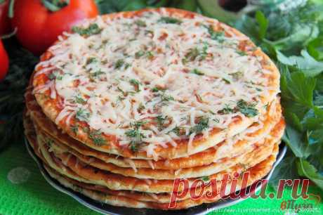 Лепешки с томатным соусом, сыром и зеленью - тонкие, пористые и нежные