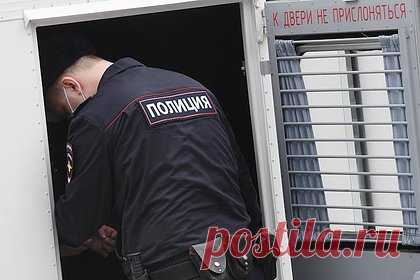 Россиянин забил до смерти собутыльника после ссоры и получил 7,5 года колонии. В Иркутской области суд приговорил к 7,5 года лишения свободы 37-летнего местного жителя за убийство знакомого. 16 апреля товарищи выпивали в cадовом некоммерческом товариществе (СНТ) «Сибирская вишня». Они поссорились, тогда фигурант избил собутыльника металлическим предметом по голове, нанеся смертельные травы.