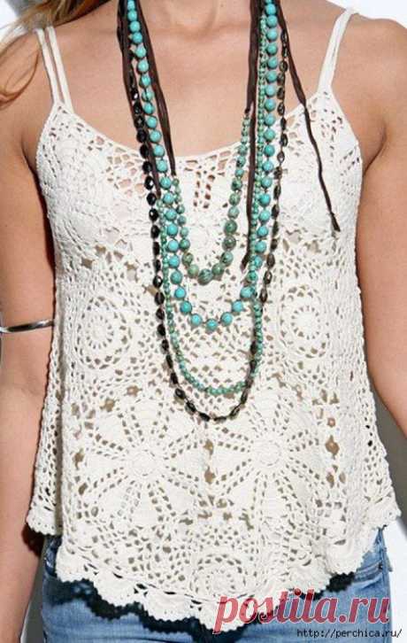 Топик женский связанный круглыми мотивами.