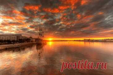 Август на Неве, Санкт-Петербург. Фото: Эдуард Гордеев