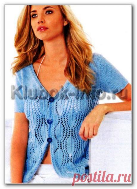 Вязание спицами. Женские модели. Летний однотонный жакет с V-вырезом, с короткими рукавами, на пуговицах. Размеры: 36/38 (40/42)