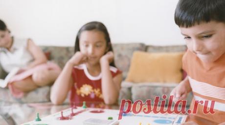 Психолог Игнатьева рассказала о пользе настольных игр для детей. Педагог-психолог Городского психолого-педагогического центра Департамента образования и науки города Москвы Ирина Игнатьева заявила, что настольные игры развивают у детей воображение и внимательность, скорость реакции и стратегическое мышление, эмпатию и интуицию. Читать далее