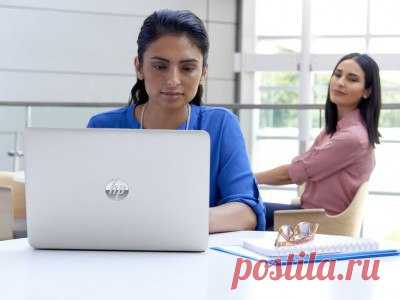 HP Elitebook 840 и 1040 оснастят защищёнными от подглядываний экранами Компания HP в сотрудничестве с 3M разработала экран Sure View, который не позволяет никому, кроме владельца компьютера, увидеть информацию на нём. Суть технологии заключается в том, что свет направлен только на пользователя, и увидеть происходящее на экране можно лишь по дуге в пределах 75 градусов, а при малейшем отклонении картинка начинает сильно темнеть. 95% света, направленного в любую сторону, блокируется, поэтому…