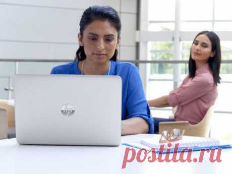 HP Elitebook 840 и 1040 оснастят защищёнными от подглядываний экранами Компания HP в сотрудничестве с 3M разработала экран Sure View, который не позволяет никому, кроме владельца компьютера, увидеть информацию на нём. Суть технологии заключается в том, что свет направлен только на пользователя, и увидеть происходящее на экране можно лишь по дуге в пределах 75 градусов, а при малейшем отклонении картинка начинает сильно темнеть. 95% света, направленного в любую сторону, блокируется, поэтому…