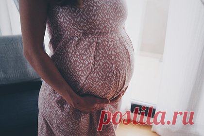Женщина полюбила рожать детей и стала суррогатной матерью. 25-летняя Ессения Латорре из Луисвилля, штат Джорджия, стала матерью двоих детей и очень хотела снова испытать состояние беременности, но не была готова к третьему ребенку. Поэтому она решила помочь кому-нибудь и принять участие в программе суррогатного материнства. Ее 27-летний муж поддержал решение жены.