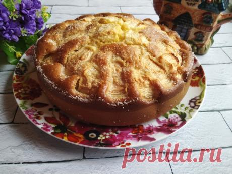 Быстрый "Кружевной" пирог с яблоками из детства. Готовится 8 минут (плюс время на выпечку) и его можно взять с собой в гости или на природу.
