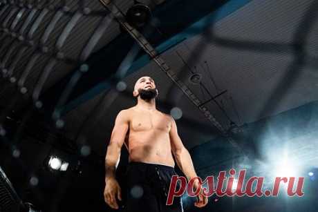 У Чимаева сменился соперник по бою в UFC. Представляющий ОАЭ боец смешанного стиля (MMA) Хамзат Чимаев получил нового соперника по бою в Абсолютном бойцовском чемпионате (UFC). На турнире UFC 294 бойцу чеченского происхождения предстоит подраться с нигерийцем Камару Усманом, который сменил бразильца Пауло Косту.