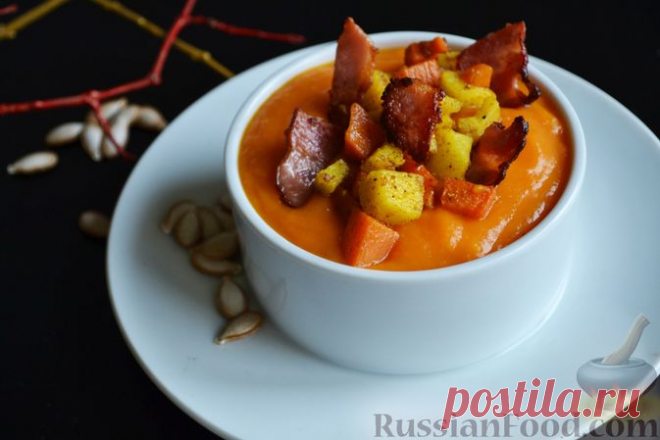 Рецепт: Тыквенный суп-пюре с яблоками и беконом на RussianFood.com