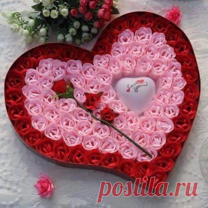 ЗАКОНЫ ВЗАИМООТНОШЕНИЙ В ПАРЕ
Пока люди встречаются, строить отношения несложно: нужно быть внимательными друг к другу, помогать друг другу реализовываться, учитывать интересы, проводить вместе время, говорить комплименты, давать другому возможность заниматься любимым делом, общаться с друзьями, сохранять верность и преданность, быть честным и искренними, открыто выражать свои чувства.
И задача усложняется, когда появляется совместный быт и дети. Ответственности, обязанностей и ожиданий становит