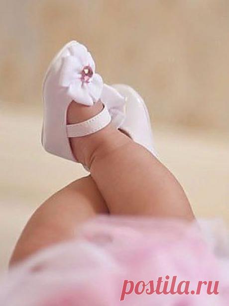 Женские ножки созданы для того, чтобы их целовали, а не для того, чтобы они за кем-то бегали.